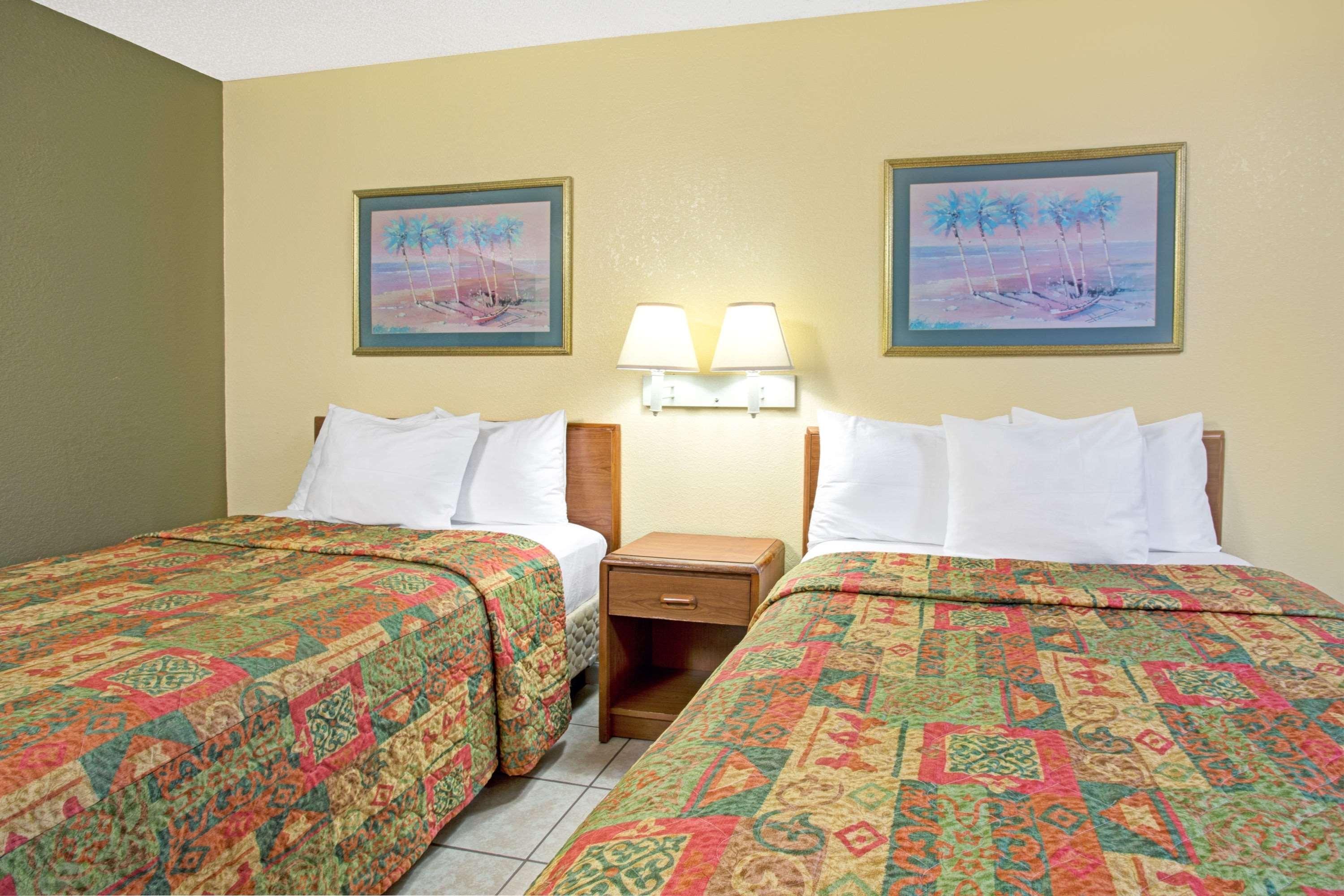 Days Inn By Wyndham Cocoa Cruiseport West At I-95/524 Extérieur photo