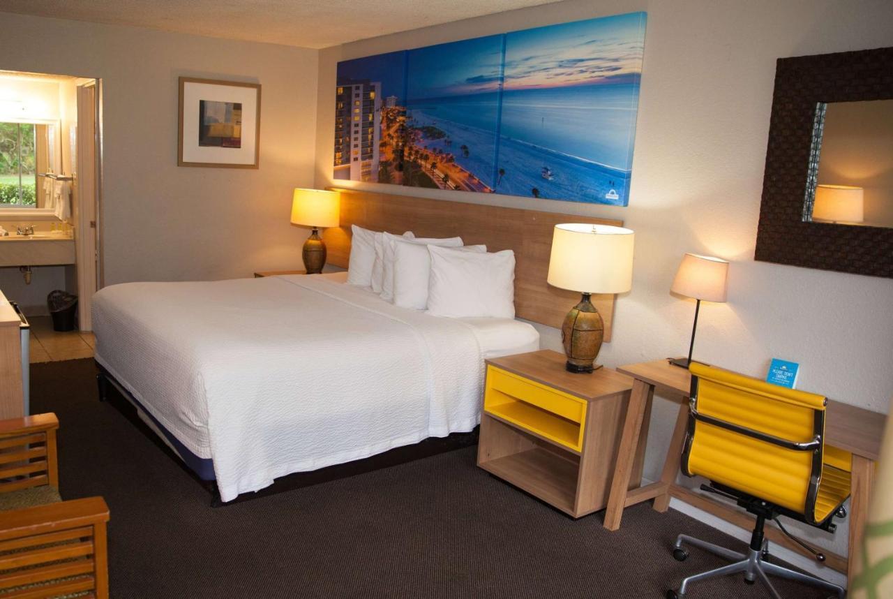 Days Inn By Wyndham Cocoa Cruiseport West At I-95/524 Extérieur photo