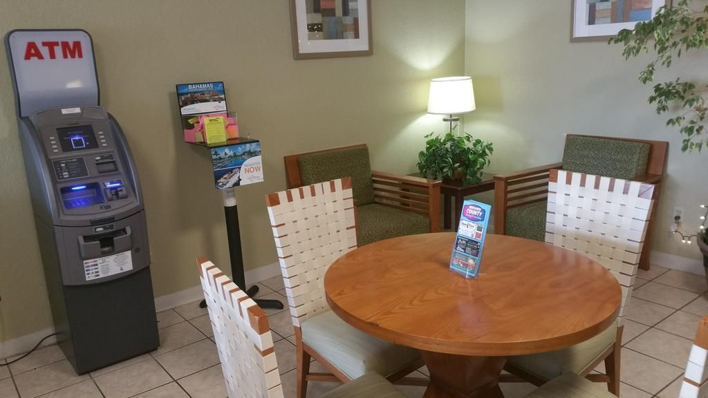 Days Inn By Wyndham Cocoa Cruiseport West At I-95/524 Extérieur photo