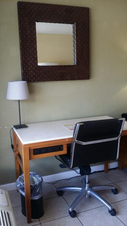 Days Inn By Wyndham Cocoa Cruiseport West At I-95/524 Extérieur photo
