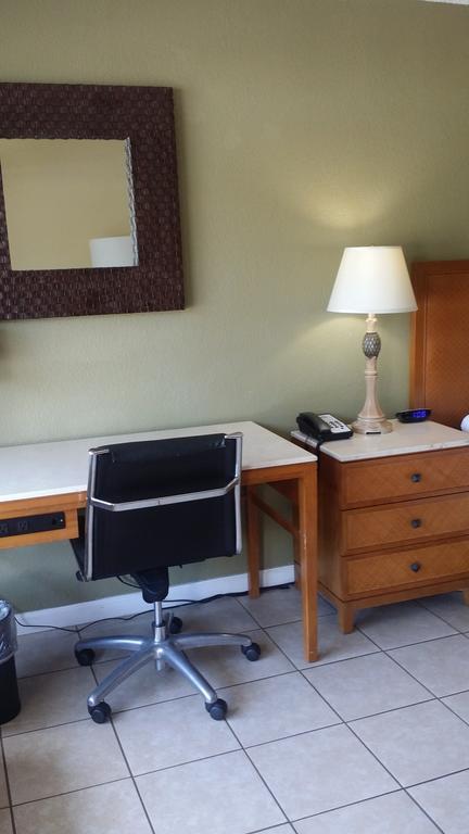 Days Inn By Wyndham Cocoa Cruiseport West At I-95/524 Extérieur photo