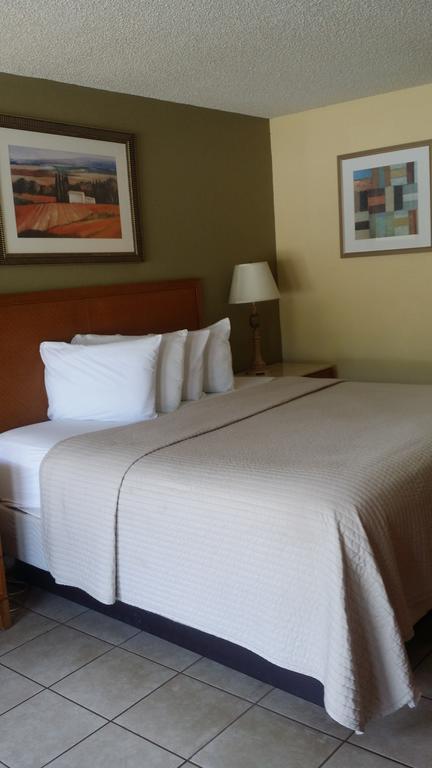 Days Inn By Wyndham Cocoa Cruiseport West At I-95/524 Extérieur photo