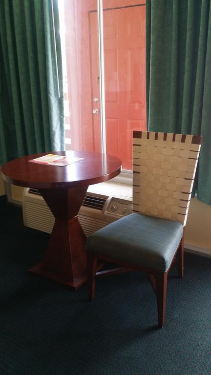 Days Inn By Wyndham Cocoa Cruiseport West At I-95/524 Extérieur photo