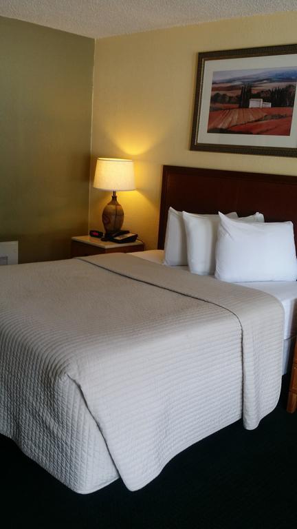 Days Inn By Wyndham Cocoa Cruiseport West At I-95/524 Extérieur photo